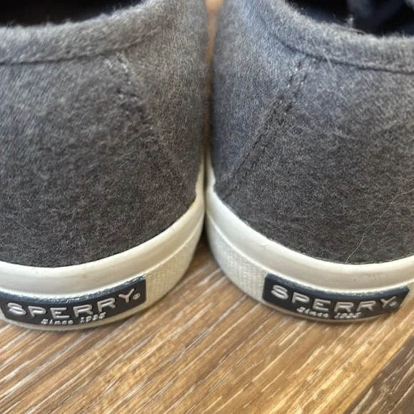 Sperry ladies, boat- dock, shoes, gray sneakers, size 8, medium - Picture 5 of 8